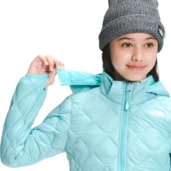 The North Face Thermoball Eco Hoodie - Girls 2022 -Obermeyer Sales 4616883NF0A5GC6 3XT modelhood3